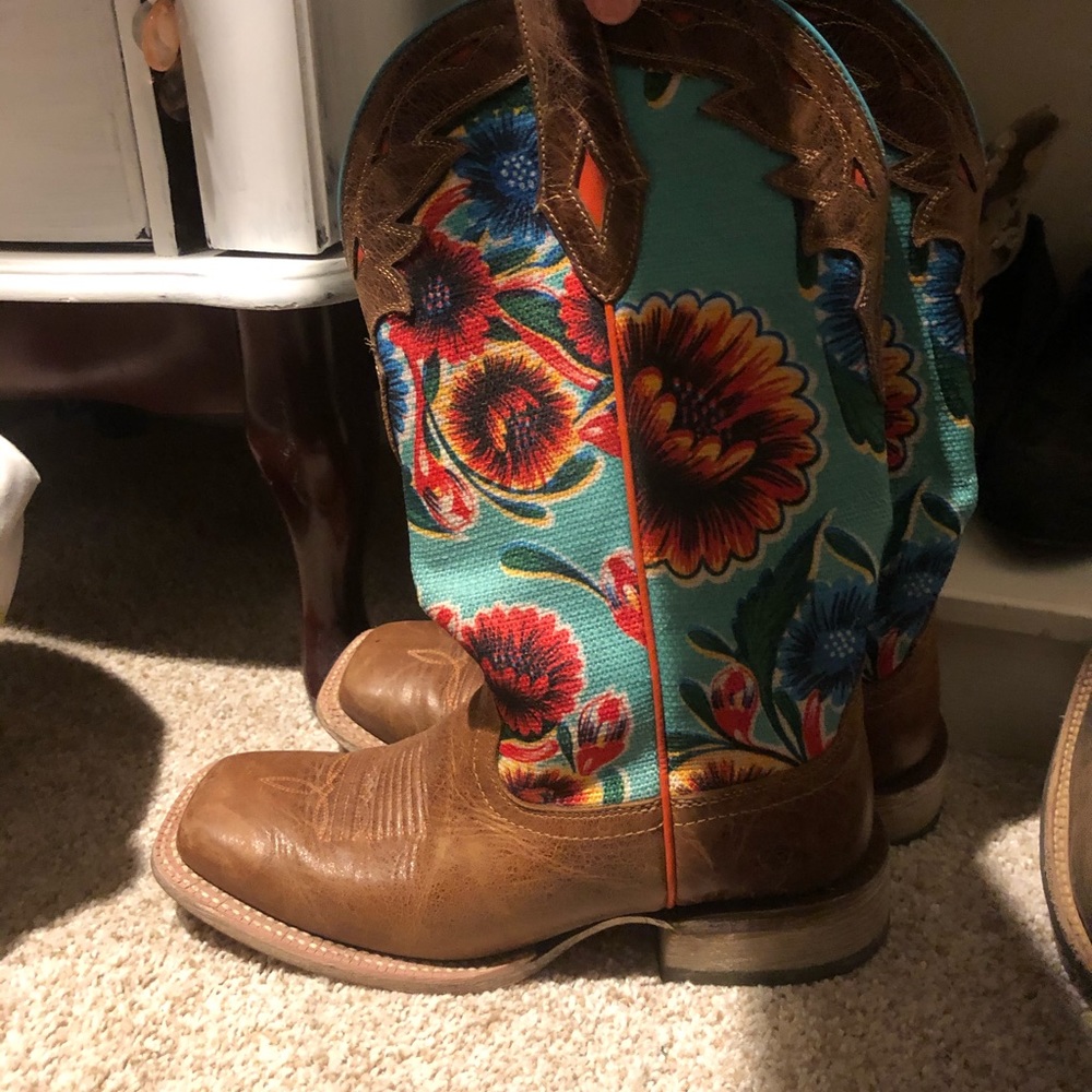 Ariat boots size 8